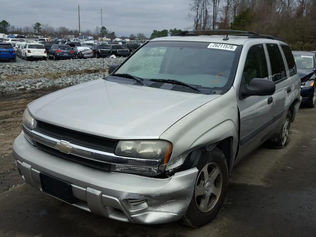 1GNDS13S552221725 - 2005 CHEVROLET TRAILBLAZE SILVER photo 2