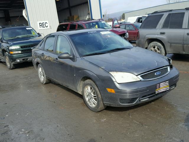 1FAFP34N25W144513 - 2005 FORD FOCUS ZX4 GRAY photo 1