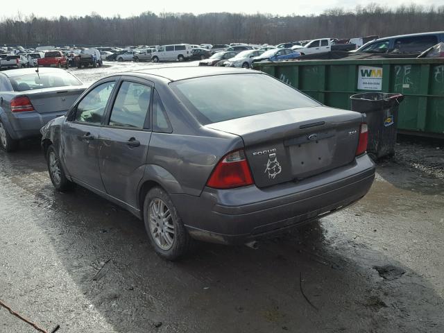 1FAFP34N25W144513 - 2005 FORD FOCUS ZX4 GRAY photo 3