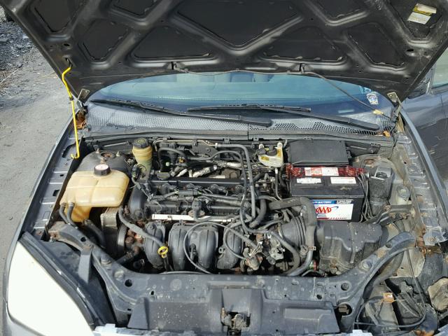 1FAFP34N25W144513 - 2005 FORD FOCUS ZX4 GRAY photo 7