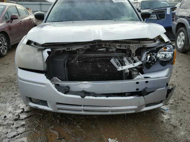 2D4FV47V67H622941 - 2007 DODGE MAGNUM SXT SILVER photo 9