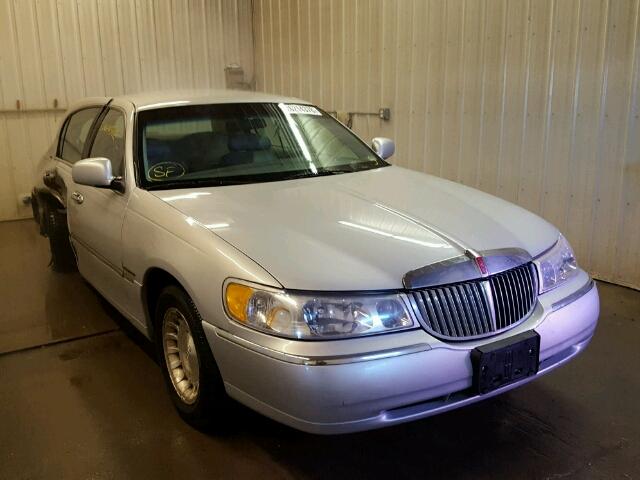 1LNHM81W5YY913743 - 2000 LINCOLN TOWN CAR E SILVER photo 1