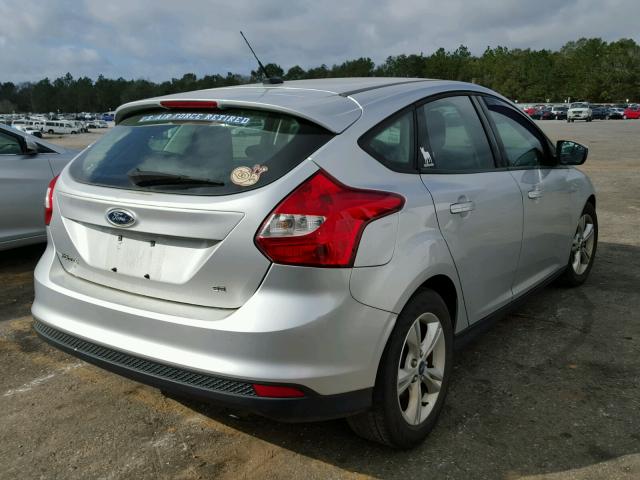 1FAHP3K20CL260907 - 2012 FORD FOCUS SE SILVER photo 4