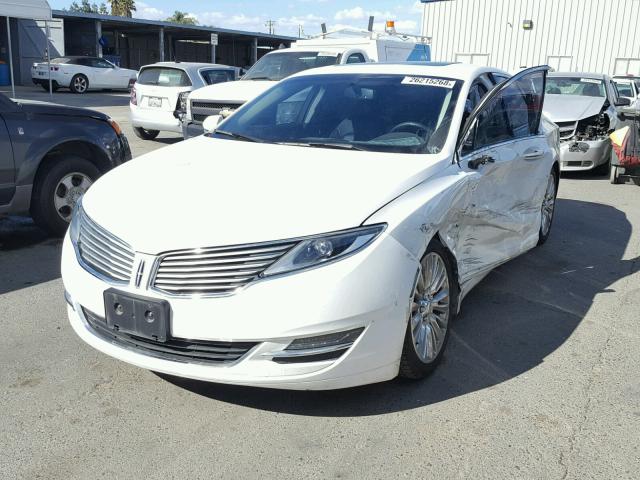 3LN6L2J93DR815384 - 2013 LINCOLN MKZ WHITE photo 2