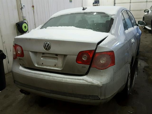 3VWDF71K25M600433 - 2005 VOLKSWAGEN NEW JETTA SILVER photo 4