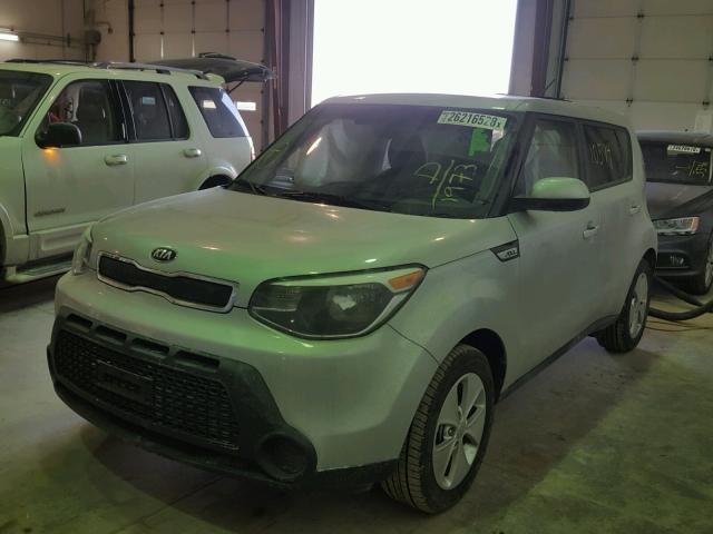 KNDJN2A2XG7841973 - 2016 KIA SOUL SILVER photo 2