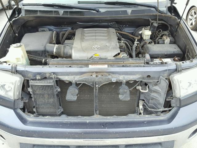 5TFBV54128X075554 - 2008 TOYOTA TUNDRA DOU GRAY photo 7