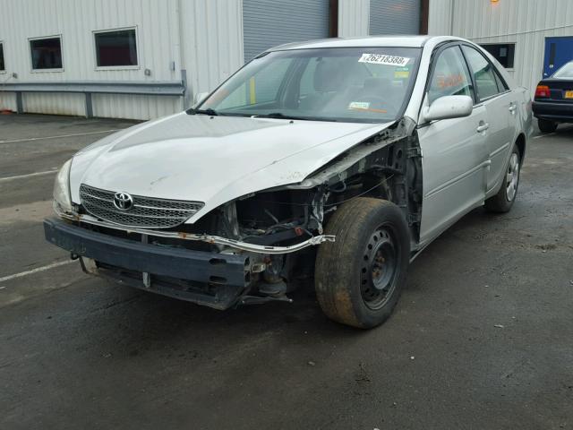 4T1BE32K24U796559 - 2004 TOYOTA CAMRY LE SILVER photo 2