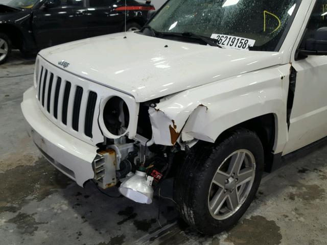 1J8FF28W07D345697 - 2007 JEEP PATRIOT SP WHITE photo 9