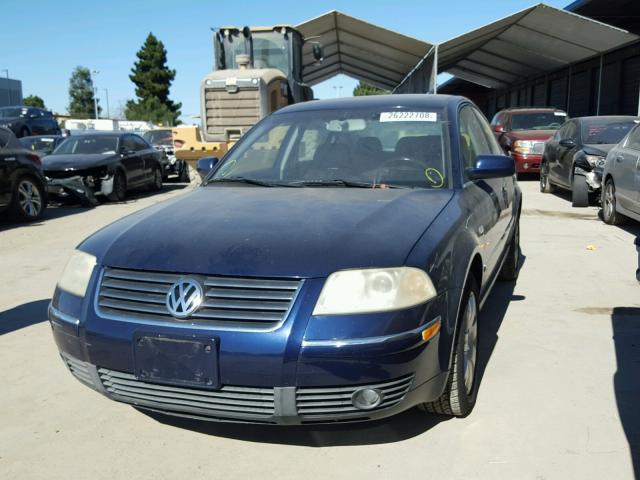 WVWRH63B71E159411 - 2001 VOLKSWAGEN PASSAT GLX BLUE photo 2