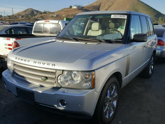 SALMF15497A242414 - 2007 LAND ROVER RANGE ROVE SILVER photo 2