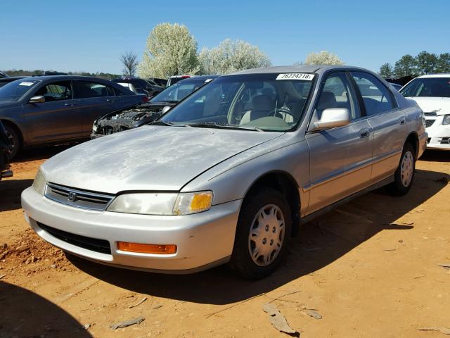 1HGCD5680VA186069 - 1997 HONDA ACCORD VAL SILVER photo 2