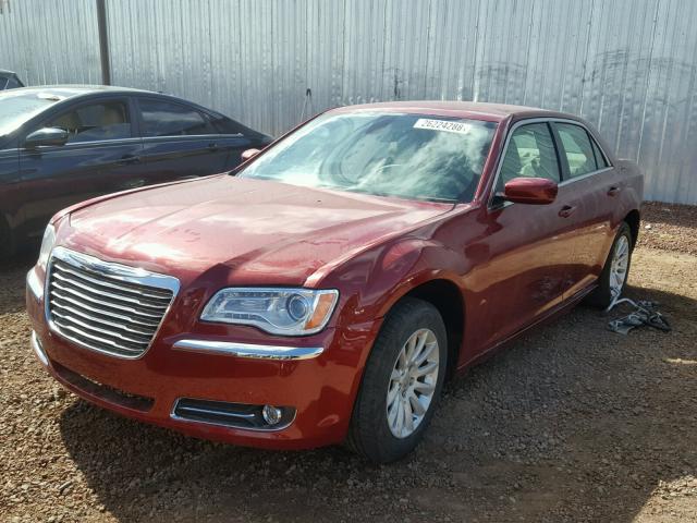 2C3CCAAG5EH307113 - 2014 CHRYSLER 300 RED photo 2