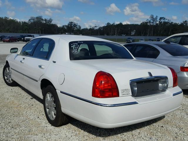 2LNHM82V99X612514 - 2009 LINCOLN TOWN CAR S WHITE photo 3