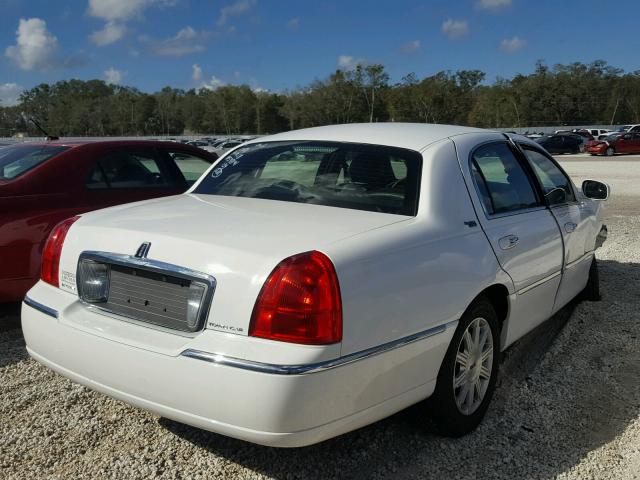 2LNHM82V99X612514 - 2009 LINCOLN TOWN CAR S WHITE photo 4