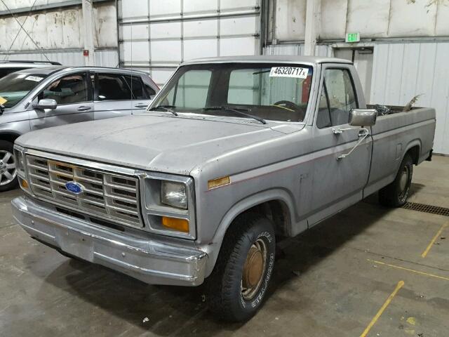 1FTCF103XCPA14589 - 1982 FORD F100 GRAY photo 2