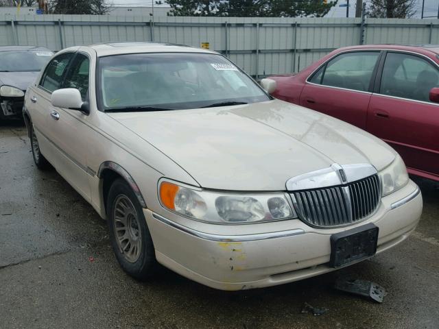 1LNHM83W7XY655379 - 1999 LINCOLN TOWN CAR C BEIGE photo 1