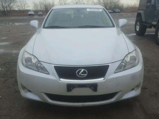 JTHCK262165001194 - 2006 LEXUS IS 250 WHITE photo 9