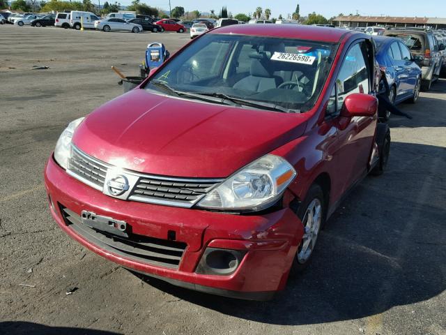 3N1BC11E89L444990 - 2009 NISSAN VERSA S RED photo 2