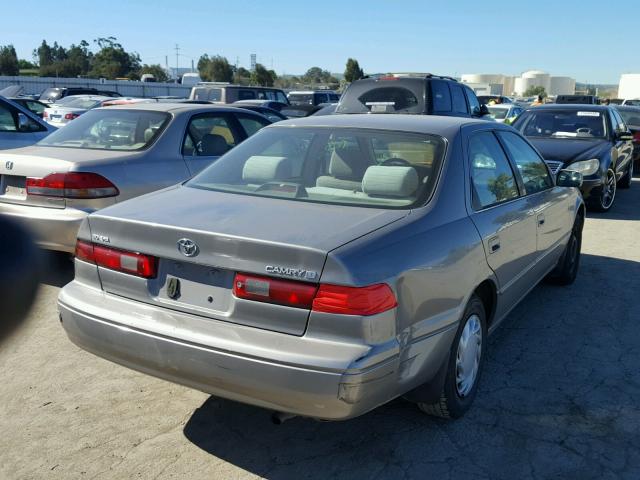 4T1BG22K5XU435156 - 1999 TOYOTA CAMRY CE GRAY photo 4