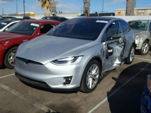 5YJXCBE24GF007122 - 2016 TESLA MODEL X SILVER photo 2