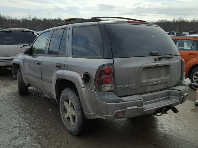 1GNDT13S952284047 - 2005 CHEVROLET TRAILBLAZE GRAY photo 3