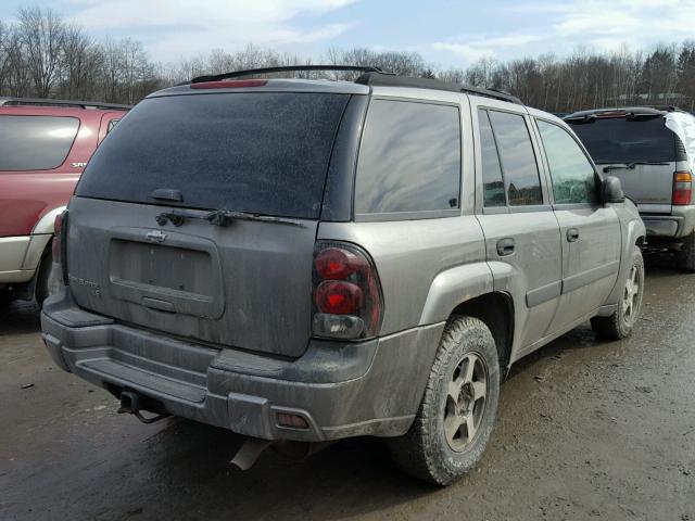 1GNDT13S952284047 - 2005 CHEVROLET TRAILBLAZE GRAY photo 4