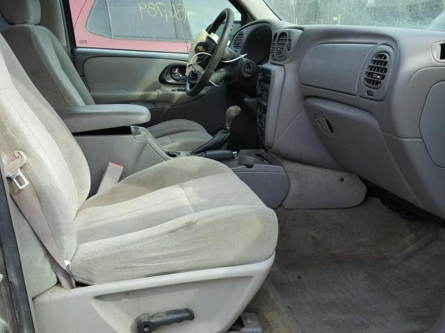 1GNDT13S952284047 - 2005 CHEVROLET TRAILBLAZE GRAY photo 5