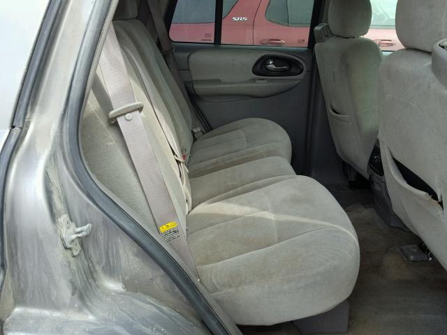 1GNDT13S952284047 - 2005 CHEVROLET TRAILBLAZE GRAY photo 6