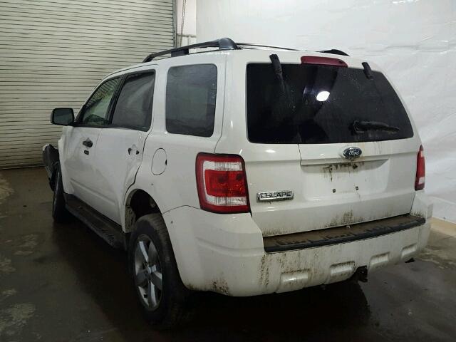 1FMCU03G89KD00487 - 2009 FORD ESCAPE XLT WHITE photo 3