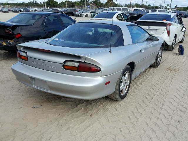 2G1FP22K0W2127377 - 1998 CHEVROLET CAMARO SILVER photo 4