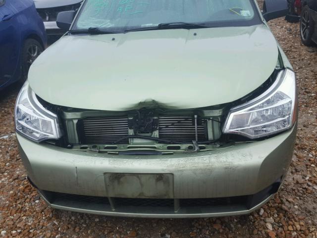 1FAHP35N38W255471 - 2008 FORD FOCUS SE GREEN photo 9