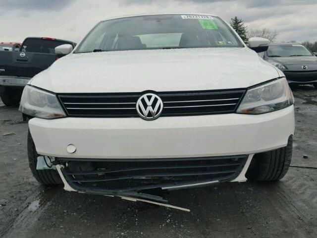 3VWDP7AJ9DM353558 - 2013 VOLKSWAGEN JETTA SE WHITE photo 9