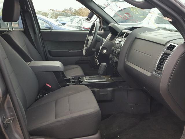 1FMCU0D72BKC28013 - 2011 FORD ESCAPE XLT GRAY photo 5