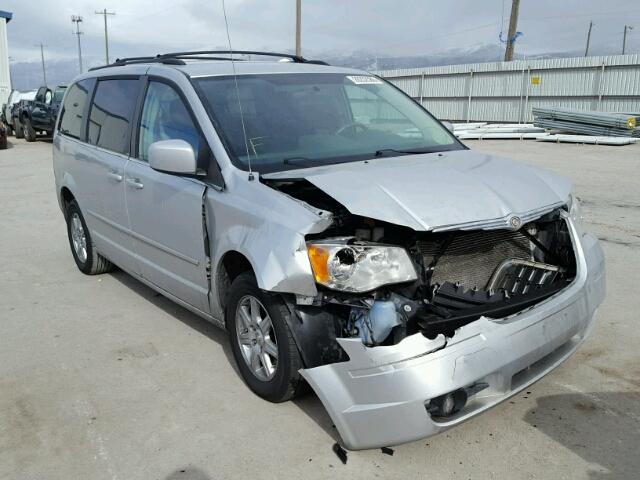 2A4RR5D10AR450780 - 2010 CHRYSLER TOWN & COU SILVER photo 1