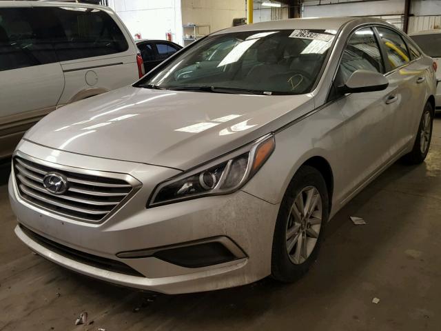 5NPE24AF2GH398108 - 2016 HYUNDAI SONATA SE SILVER photo 2