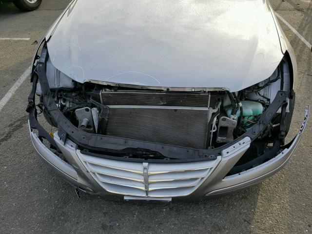 KMHGC4DF3BU116554 - 2011 HYUNDAI GENESIS 4. GRAY photo 9