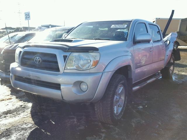 5TEMU52N58Z559843 - 2008 TOYOTA TACOMA DOU SILVER photo 2