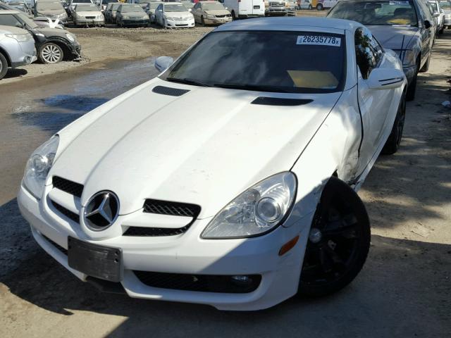 WDBWK5JA3AF231125 - 2010 MERCEDES-BENZ SLK 350 WHITE photo 2