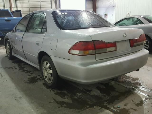 1HGCG56642A126040 - 2002 HONDA ACCORD EX SILVER photo 3