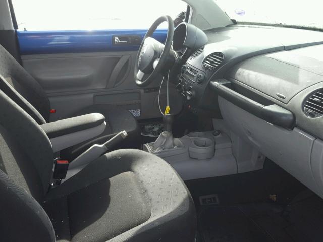 3VWCD21C72M402147 - 2002 VOLKSWAGEN NEW BEETLE 蓝色 照片 5