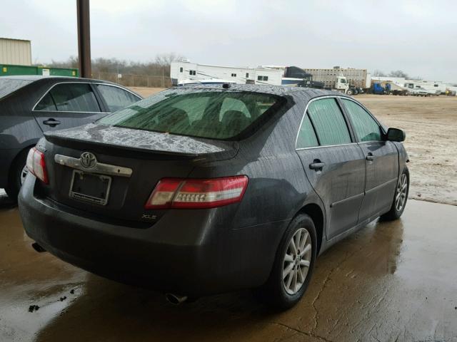 4T1BK3EK2BU613565 - 2011 TOYOTA CAMRY SE GRAY photo 4