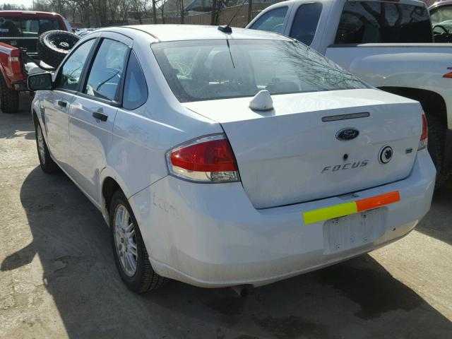 1FAHP35N18W148077 - 2008 FORD FOCUS SE WHITE photo 3