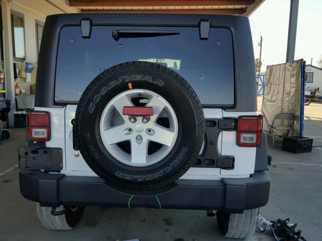 1C4BJWDG4HL709458 - 2017 JEEP WRANGLER U WHITE photo 9