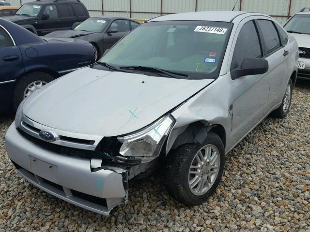 1FAHP35N78W209061 - 2008 FORD FOCUS SE SILVER photo 2