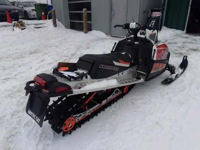 4UF08SNW18T121334 - 2008 ARCTIC CAT SNOWMOBILE BLACK photo 4