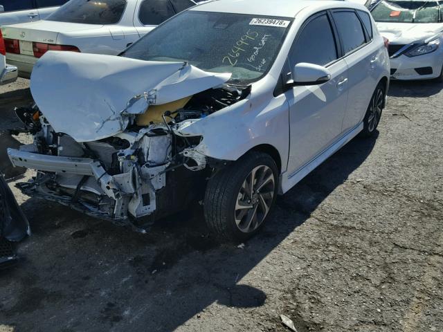 JTNKARJE0JJ552948 - 2018 TOYOTA COROLLA IM WHITE photo 2