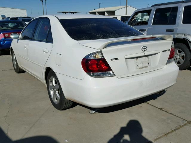 4T1BE30K35U557879 - 2005 TOYOTA CAMRY LE WHITE photo 3