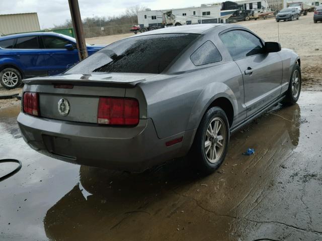 1ZVFT80N575284148 - 2007 FORD MUSTANG GRAY photo 4