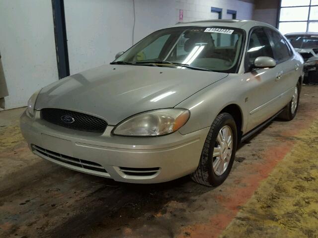 1FAHP56S34A112415 - 2004 FORD TAURUS SEL SILVER photo 2